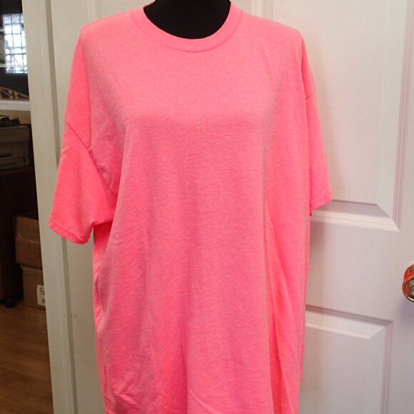 Gildan Bright Pink T shirt Size XL - Picture 1 of 4